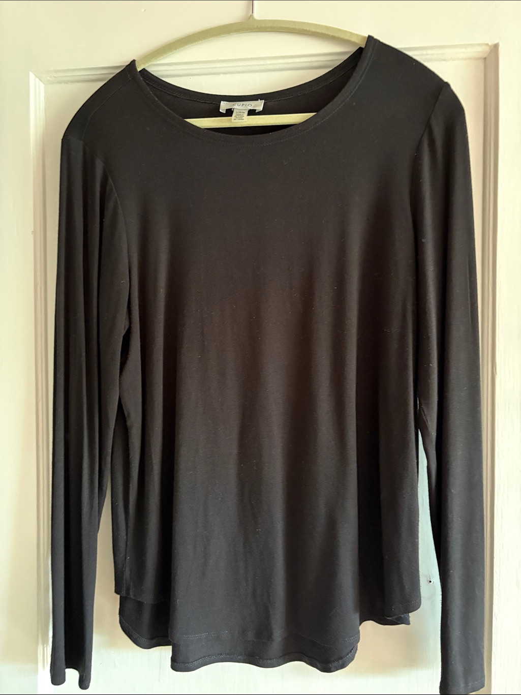 Cupio Black Long-Sleeve Crewneck Top
